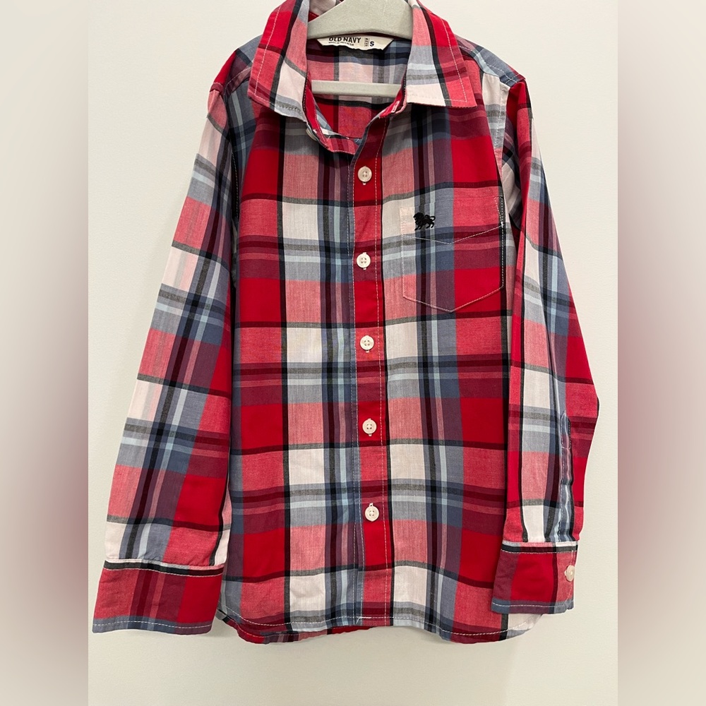 Boys button down long sleeve shirt size S plaid shirt.